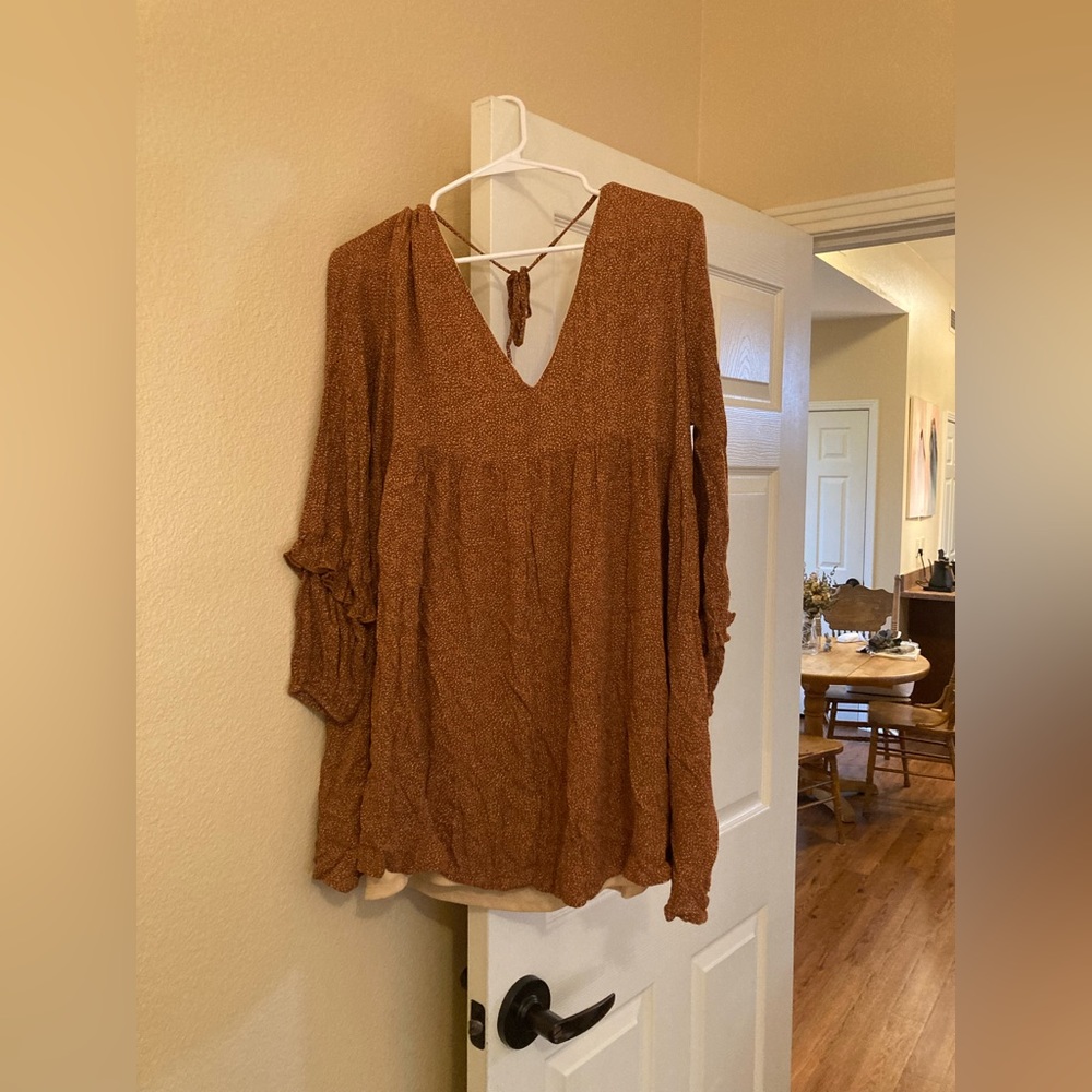 Rust colored dress, great for graduation pictures!